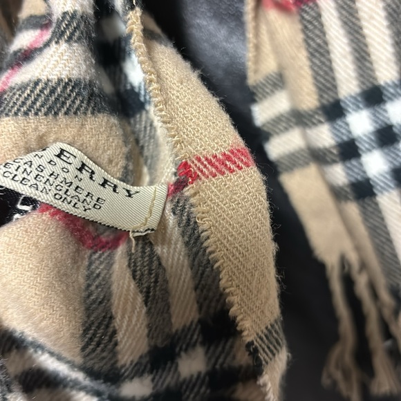 Burberry Cashmere Scarf traditional check print - Picture 6 of 14